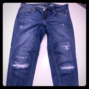 Girlfriend jeans in destruction